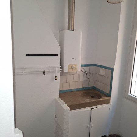 Appartement 1 pièces 29m2 MARSEILLE 1ER 373 euros - Photo 3