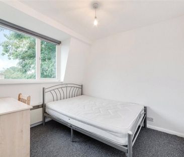 3 bedroom maisonette in Camden - Photo 3