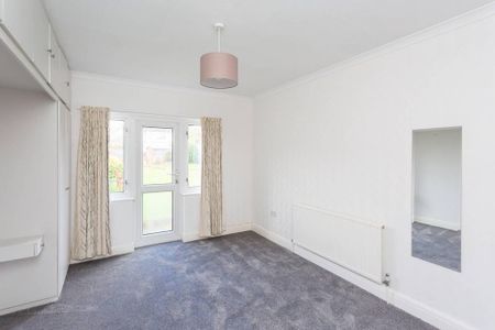 2 bedroom bungalow to rent - Photo 2