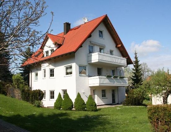 Dreiraumwohnung mit großem Balkon in ländlicher Umgebung! - Foto 1