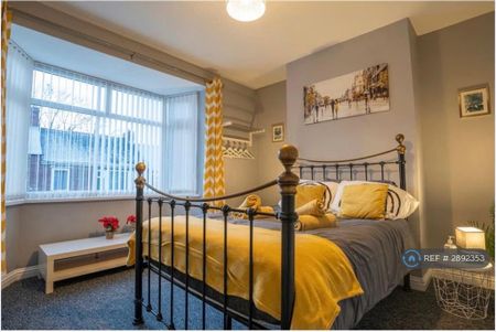 3 bedroom flat to rent - Photo 5