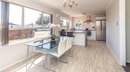 SPRINGVALE - 3 BEDROOMS - Photo 2