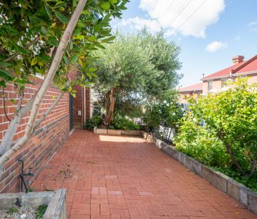 Spacious Family Home in heart of Battery Point - Photo 5