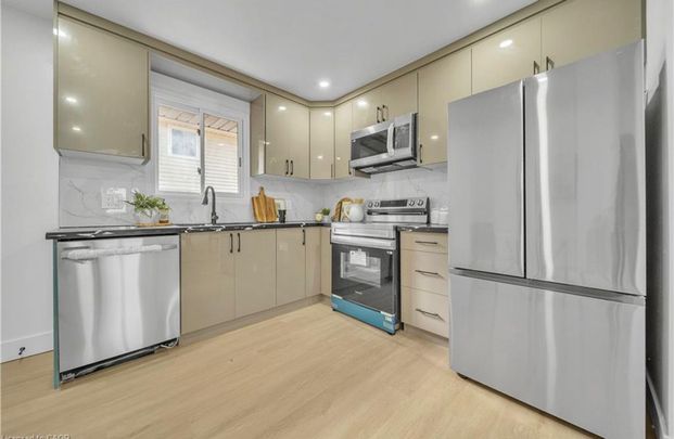 For Lease - 46 Bonaparte Lane, London East, Ontario - Photo 1