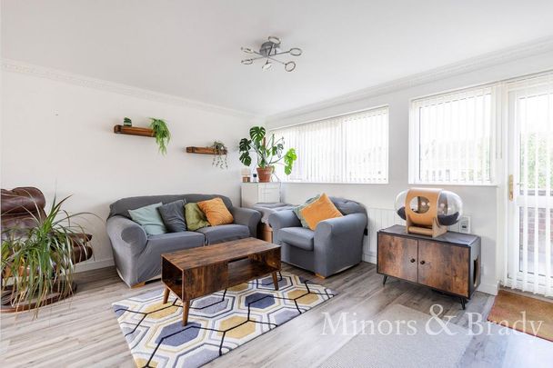 3 bedroom flat to rent - Photo 1