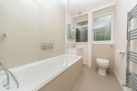 4 Bedroom Detached House To Let - Photo 3