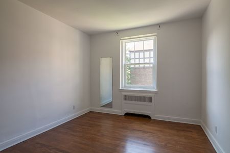 4715 Queen Mary Road - Photo 3