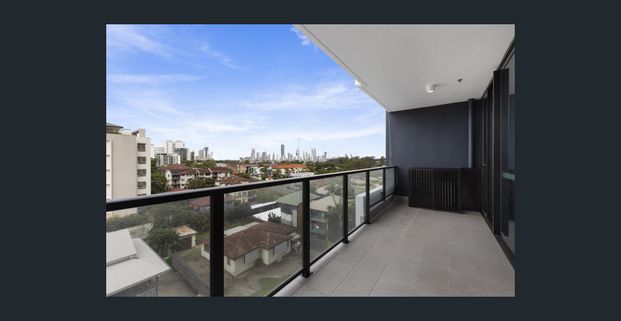 Stylish 2-Bed Apartment with City Views in Southport CBD - Photo 1