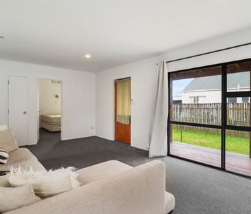 Renovated & Sunny Two Bedroom Home - Photo 4