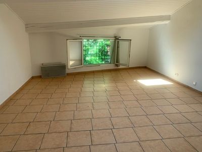Location Appartement 3 pièces 76m² LA ROQUEBRUSSANNE 83136 - Photo 3