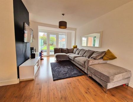 2 Bedroom End Terrace To Let - Photo 2