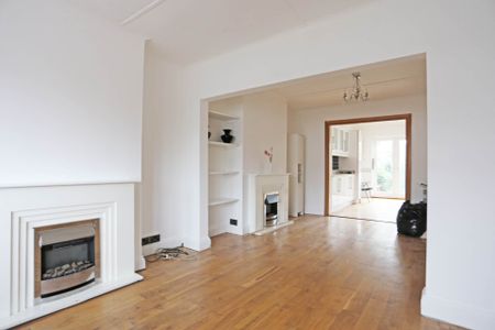 Price £2,300 pcm - Available Now - Unfurnished - Photo 2