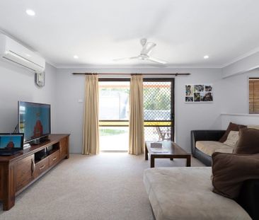 Spacious Family Home in Prime Andergrove Location&excl; - Photo 1