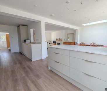 4 bedroom semi-detached house to rent - Photo 4