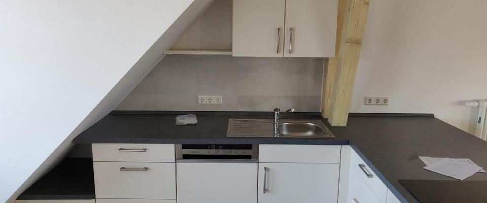 O271W4 - Moderne 3-Raum Wohnung im Dachgeschoss mit Kamin, EBK, 2 Balkonen und Parkett - Foto 1