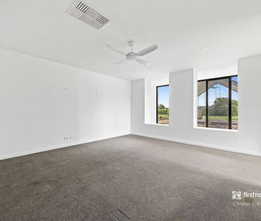 Timeless Design Meets Curated Luxury - Just 5km from Echuca - Photo 1