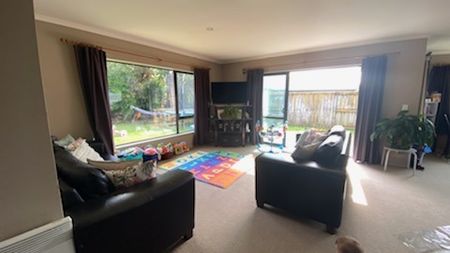 Spacious 4-Bedroom House for Rent in Huntington, 3210 – $780/Week Located in the desirable Hamilton area, this well-appointed 4-bedroom, 2-bathroom house offers comfortable and convenient living with ample space for families or professionals. - Photo 3