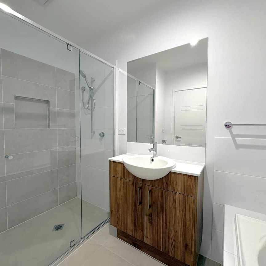 Brand New 3 Bedroom Family Home! - Photo 1