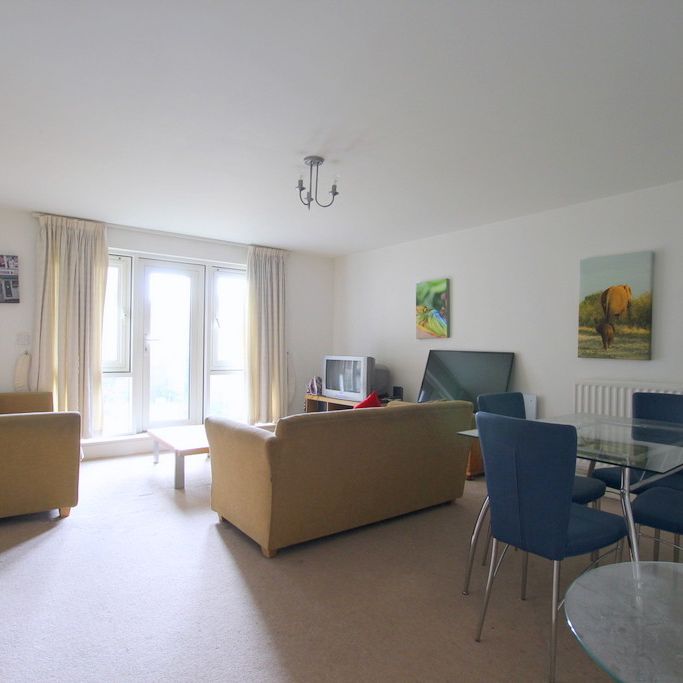 2 Bedroom Apartment, Carrington House, Montague Road, London SW19 - Photo 1