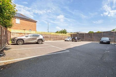 Rotary House, Breakspear Road, Ruislip, HA4 - Photo 4