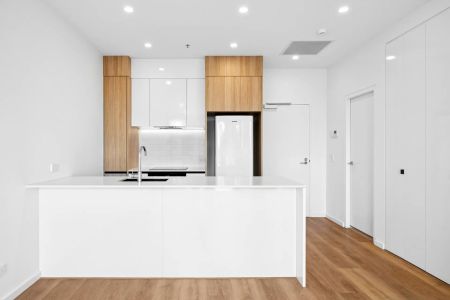 Modern and spacious one bedroom unit in Prime location - Photo 4