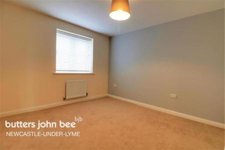 4 bedroom semi-detached house to rent - Photo 4