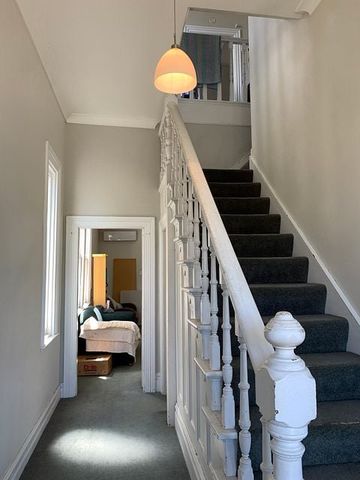 Charming 6BR Newtown Home w/ Courtyard - Photo 2