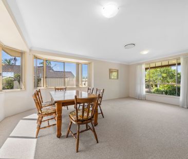 Light, Space & Convenience - Perfect Hamlyn Terrace Family Home! - Photo 2