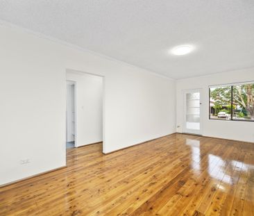 Newly Renovated Apartment &ast;&ast; Available Now &ast;&ast; - Photo 5