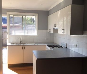 Freshly Painted Unit in Blackburn - Photo 5