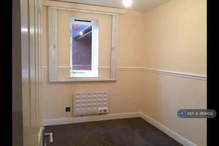 2 bedroom flat to rent - Photo 4