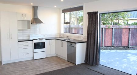 Gorgeous renovation behind the Red Door - Photo 4