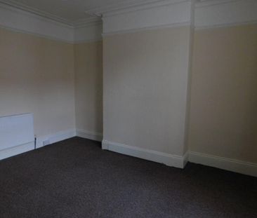 3 bedroom flat to rent - Photo 6