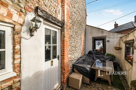 3 bedroom semi-detached house to rent - Photo 3