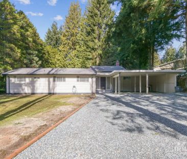 12687 23 Ave — Spacious 3-Bedroom + Den Home with Large Private Bac... - Photo 6