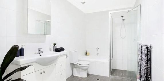 103sqm entertainers' 1 bed apartment on the city fringe - Photo 2