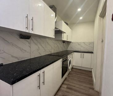 Stuart Crescent, Hayes UB3, London - Photo 2