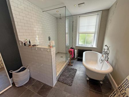 4 bedroom terraced house to rent - Photo 5