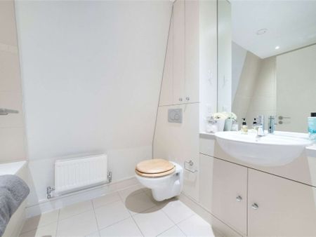 A luxuriously appointed two bedroom apartment in this converted period building in Belgravia benefitting from wood flooring. - Photo 3