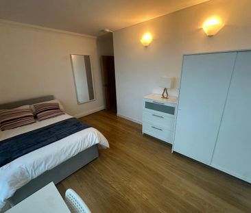 4 bedroom flat share to rent - Photo 4