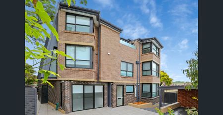 Immaculate studio like never seen before! - Photo 2