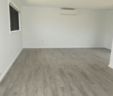 RENOVATED 2 BEDOOM APARTMENT! - Photo 2