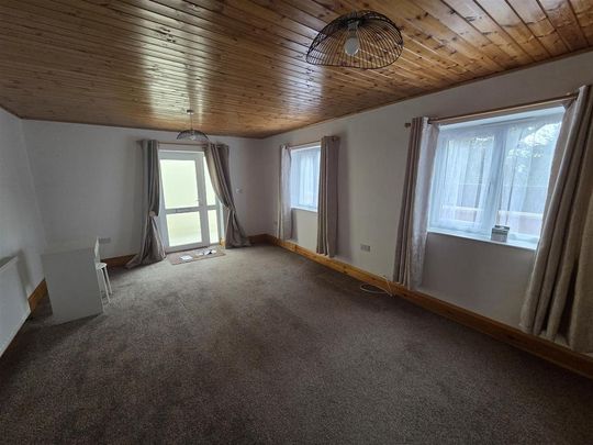 2 bedroom detached bungalow to rent - Photo 1