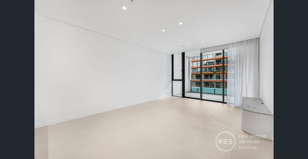 Stylish East-Facing 2-Bedroom Apartment: Modern Design with Comfortable Living - Photo 1