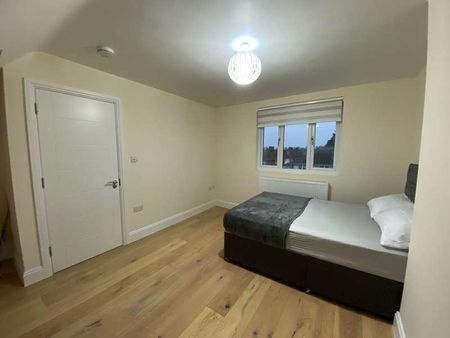 (room) Neasham Road Dagenham, RM8 - Photo 4