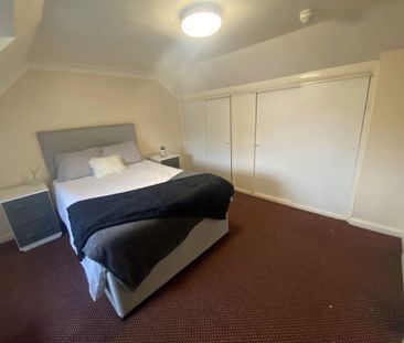 1 bedroom in a house share to rent - Photo 2