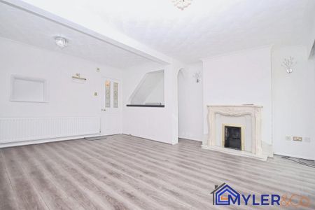 3 bedroom semi-detached house to rent - Photo 2