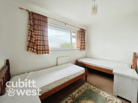 4 bedroom detached house to rent - Photo 4