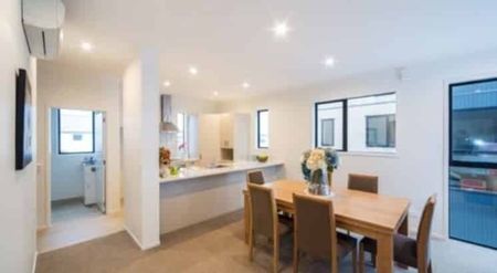 Charming 3BR Townhouse in Hobsonville - Photo 3