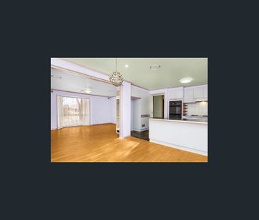 Versatile Three-Bedroom Home with Garage/Mancave Entertaining Space... - Photo 3